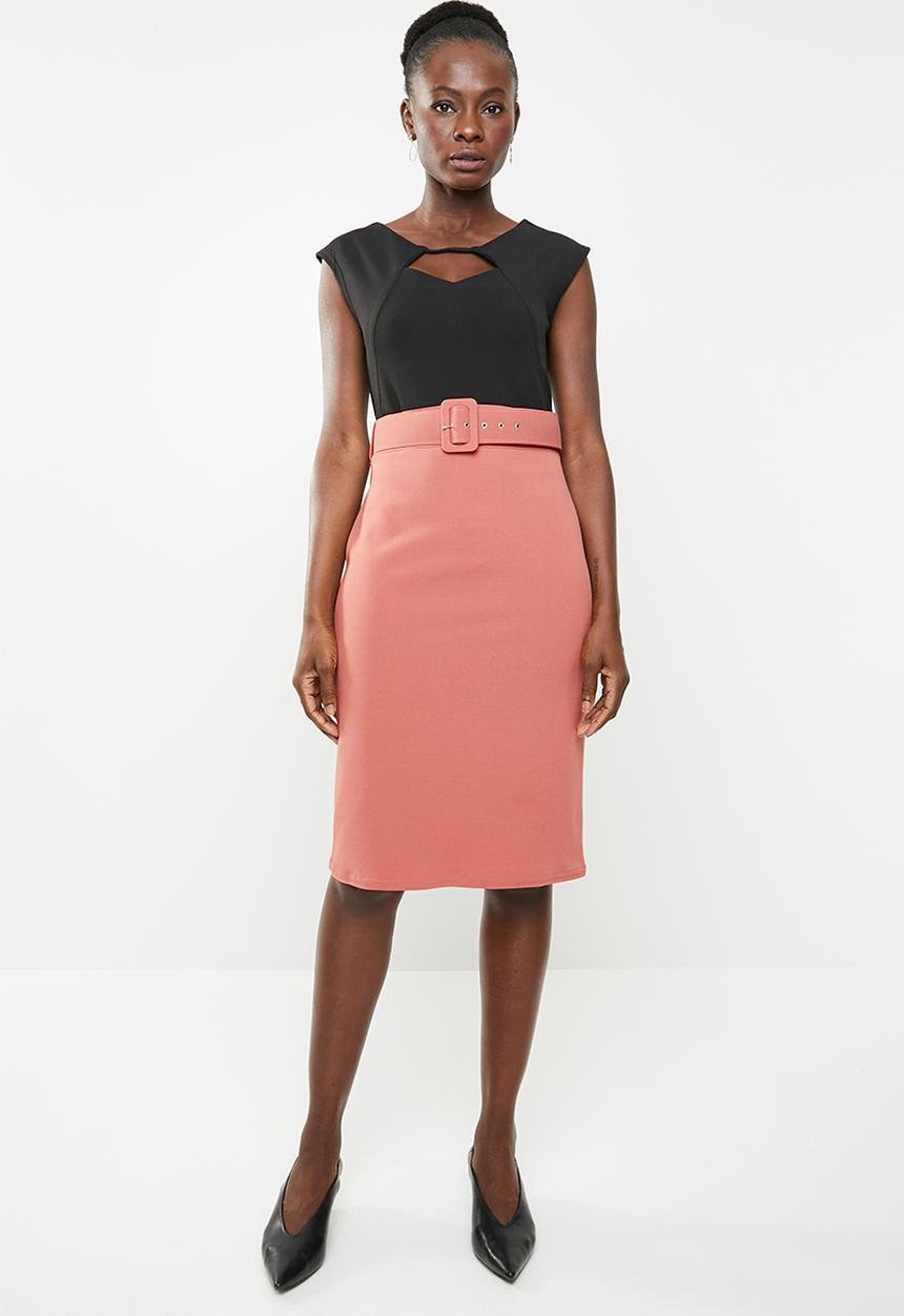 edit - Pencil dress with covered belt - black & pink