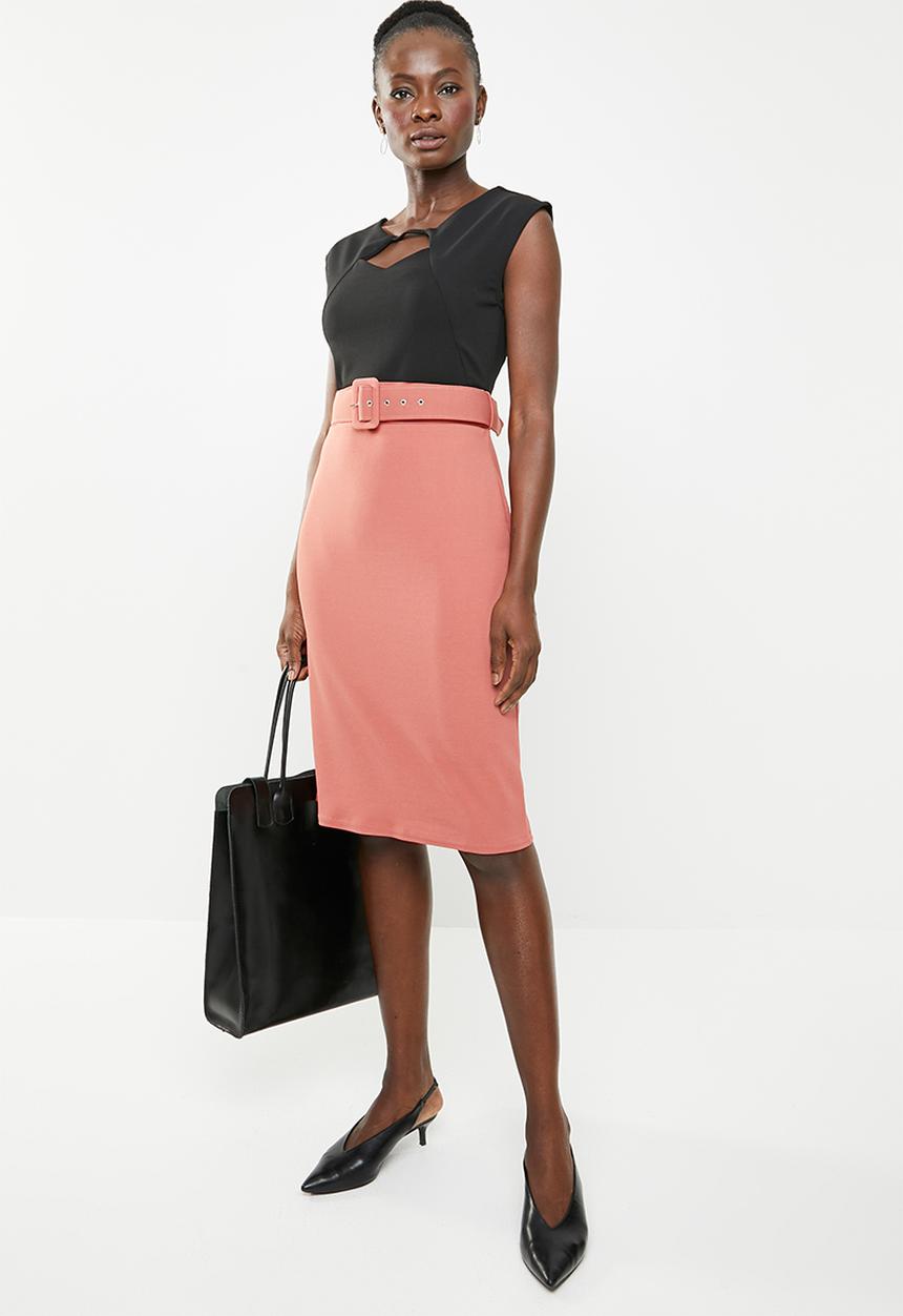 edit - Pencil dress with covered belt - black & pink