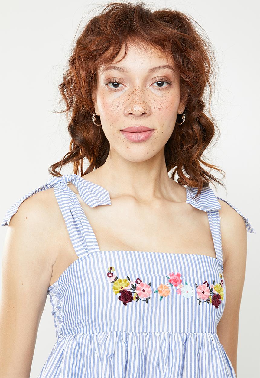 c(inch) - Embroidered detail top - blue & white