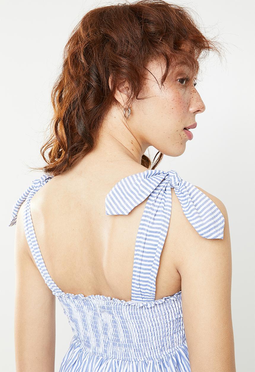 c(inch) - Embroidered detail top - blue & white