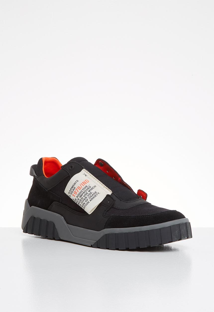 Diesel  - S-le rua on  - black