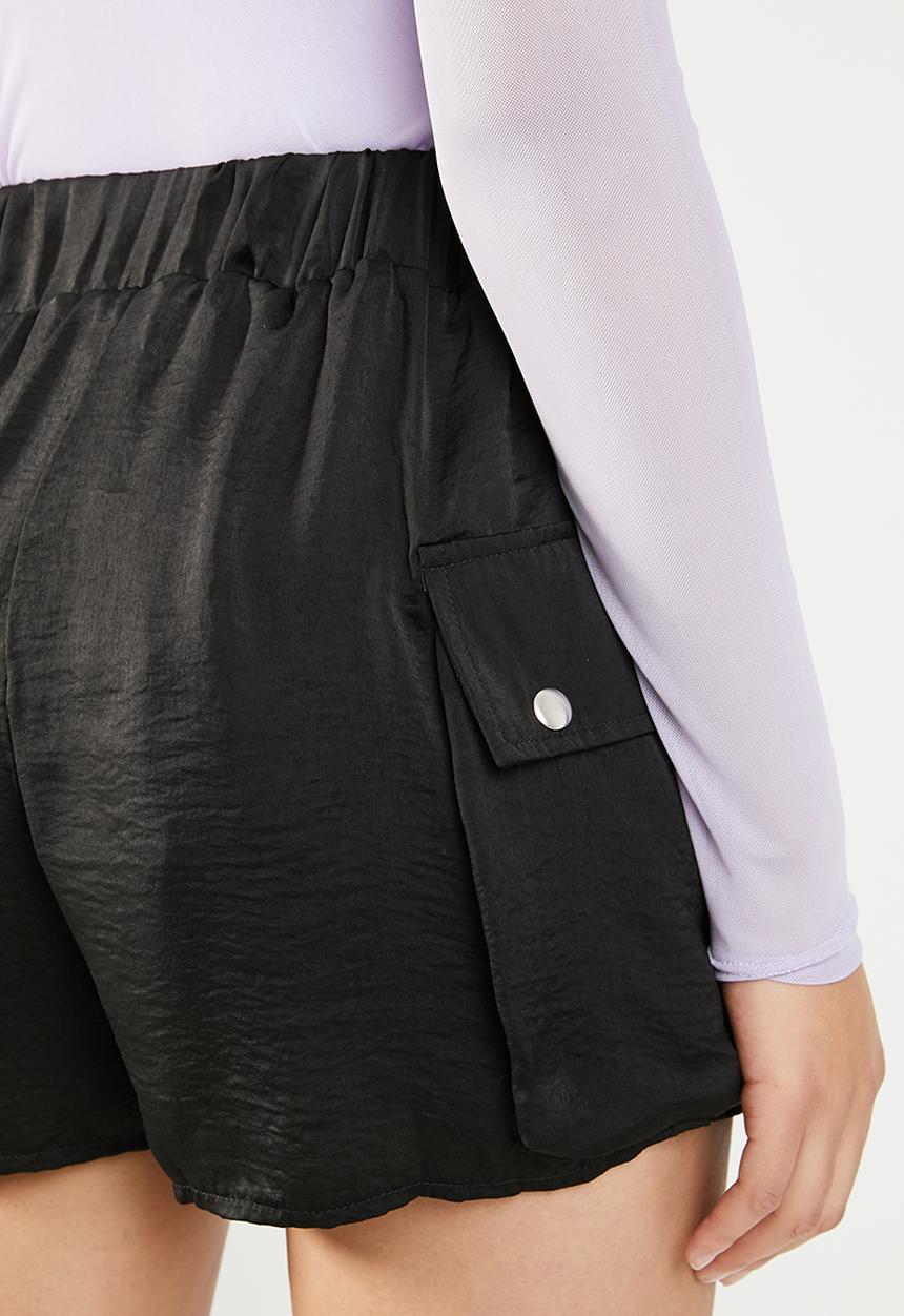 Missguided - Ultimate satin utility shorts - black