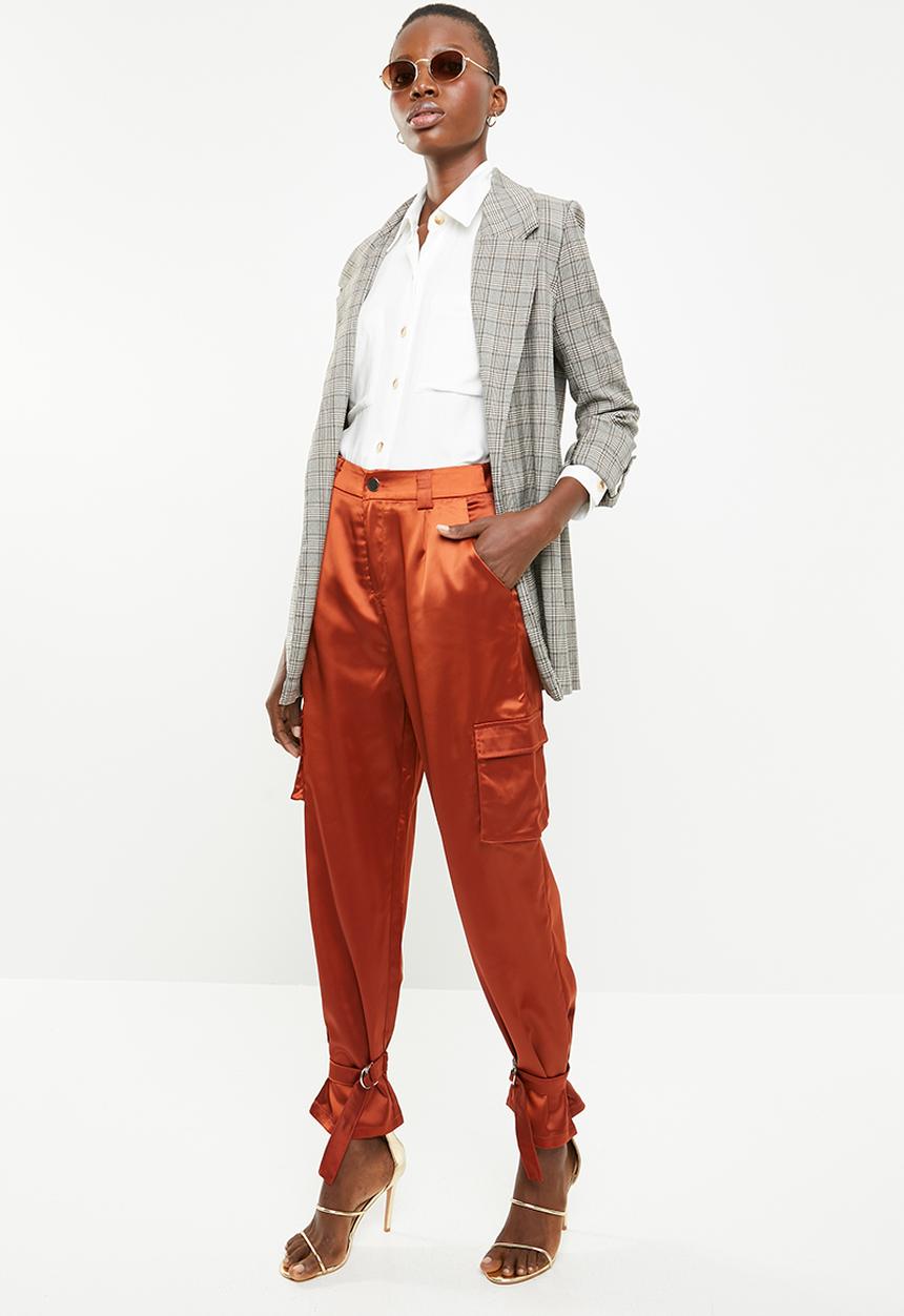 Missguided - Satin pocket detail slim leg cargo pants - orange