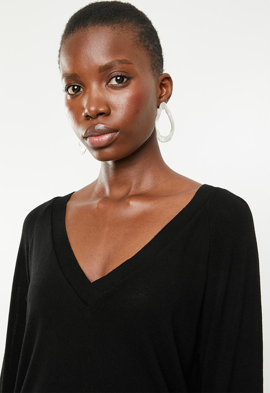 Superbalist - Lightweight bamboo blend v-neck pullover - black