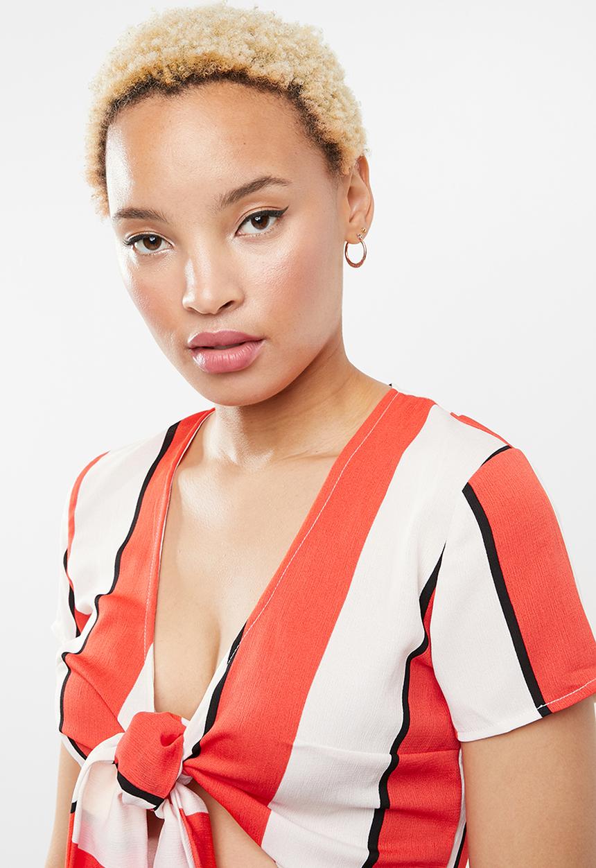 STYLE REPUBLIC - Tie front crop top - orange & cream