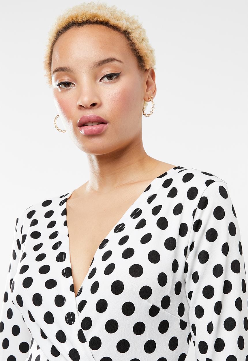 c(inch) - Frilled wrap dress - black & white