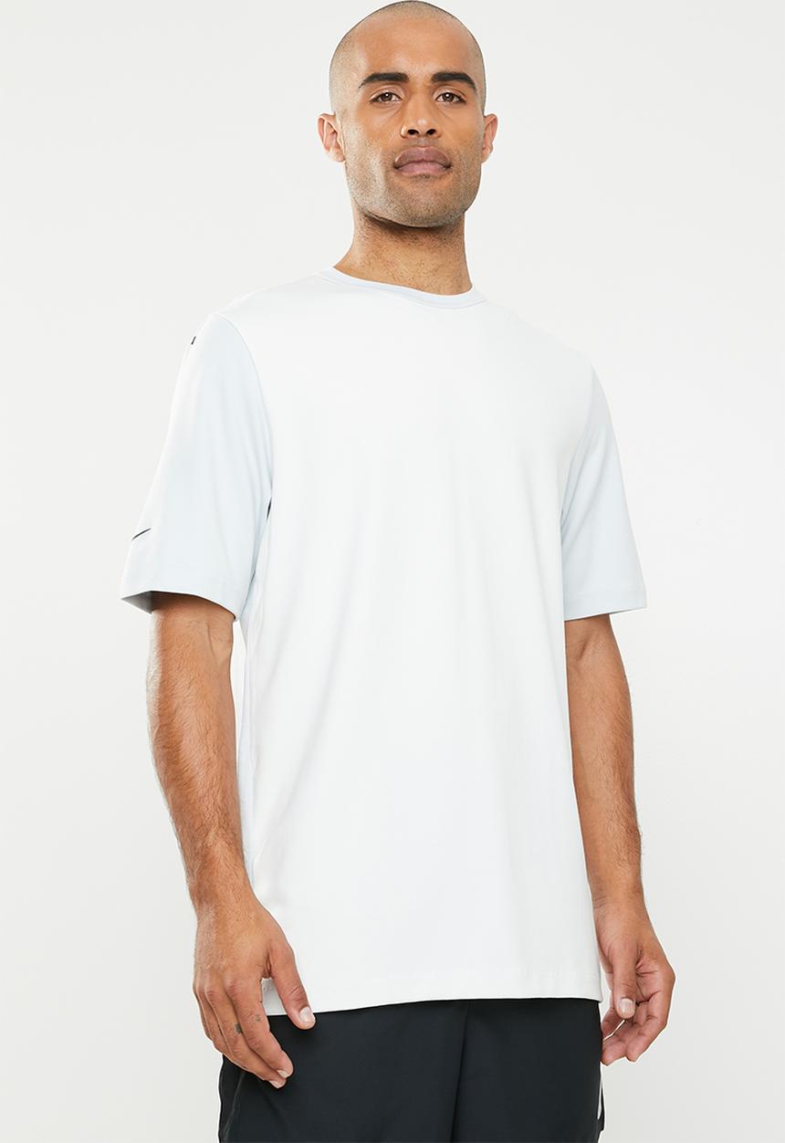 Nike - Nike tech pack short sleeve top - white & blue