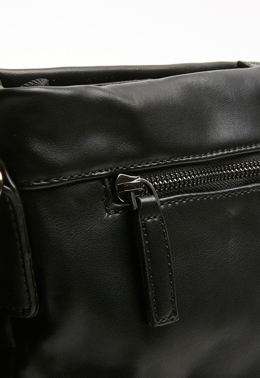 Superbalist - Andrew messenger bag - black