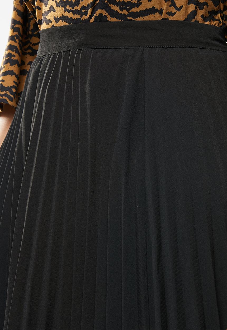 Superbalist - Asymmetrical hem pleated skirt - black