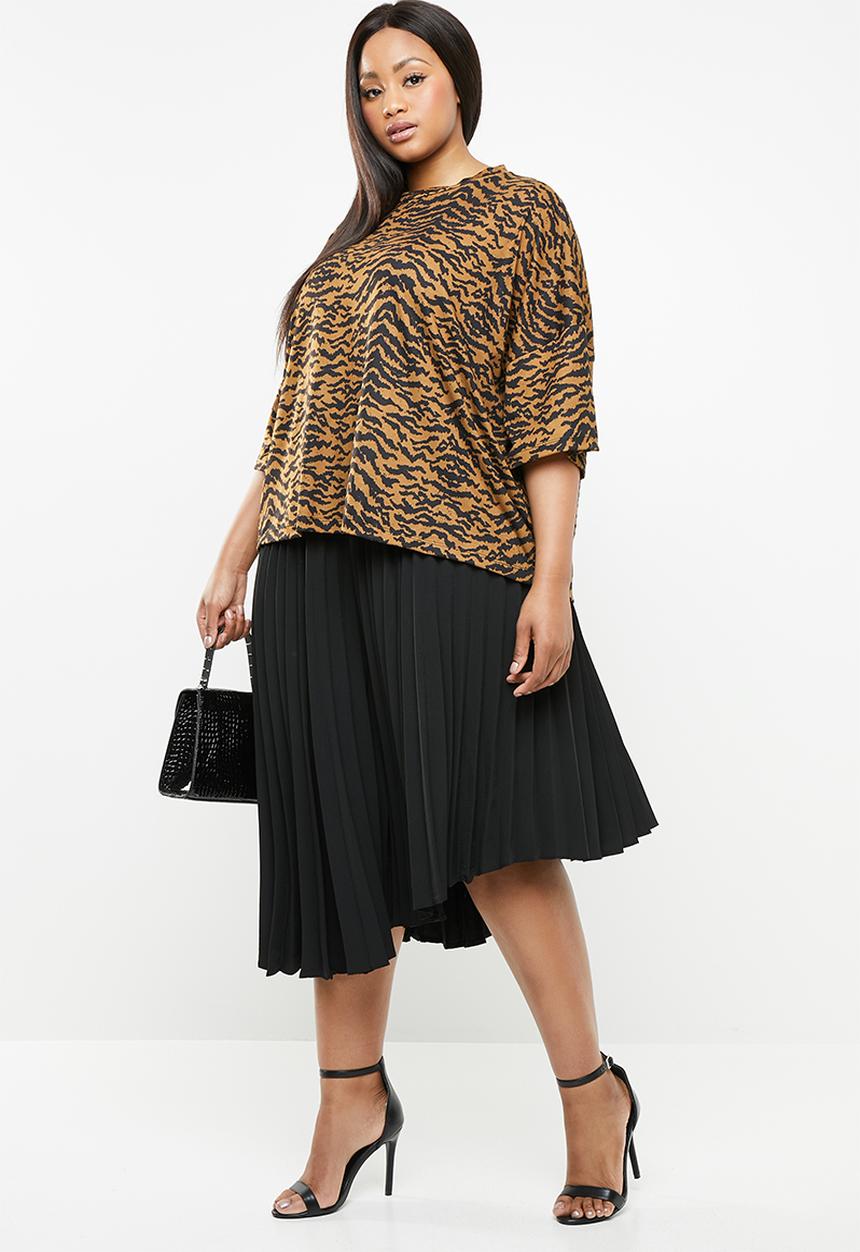 Superbalist - Asymmetrical hem pleated skirt - black