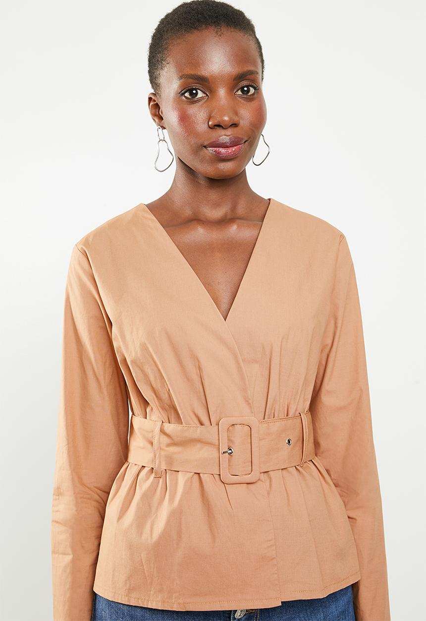 Missguided - Belted plunge blouse - beige