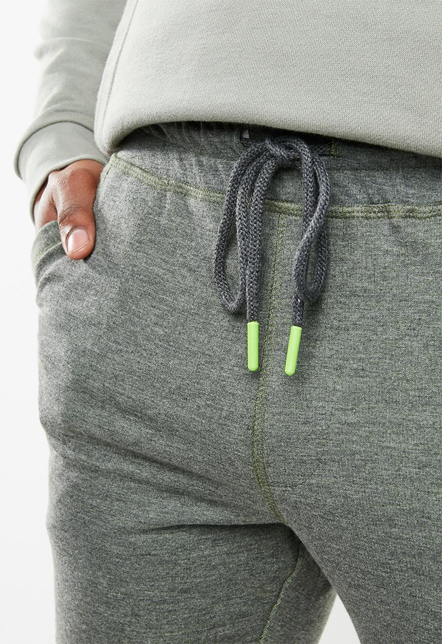 STYLE REPUBLIC - Raw trim short - green