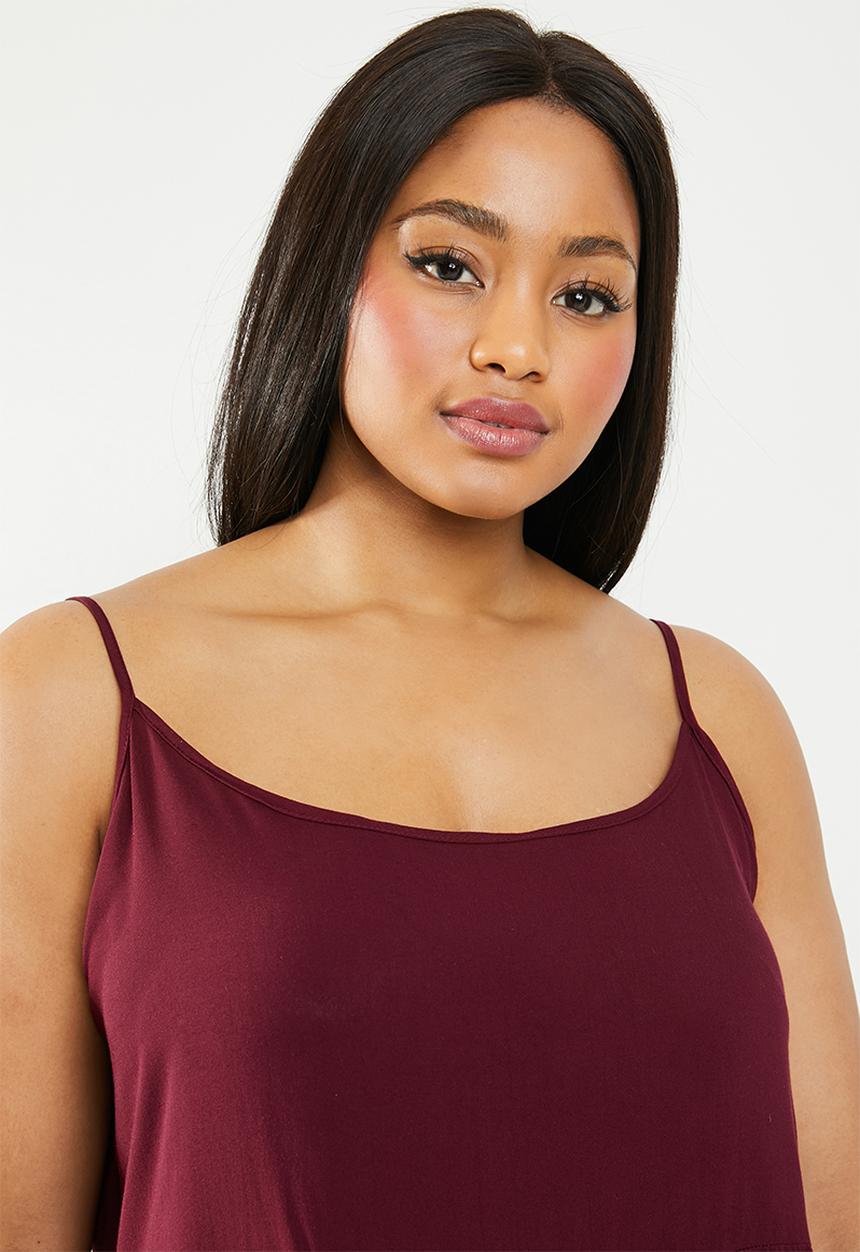 STYLE REPUBLIC PLUS - Tiered longer length cami - burgundy