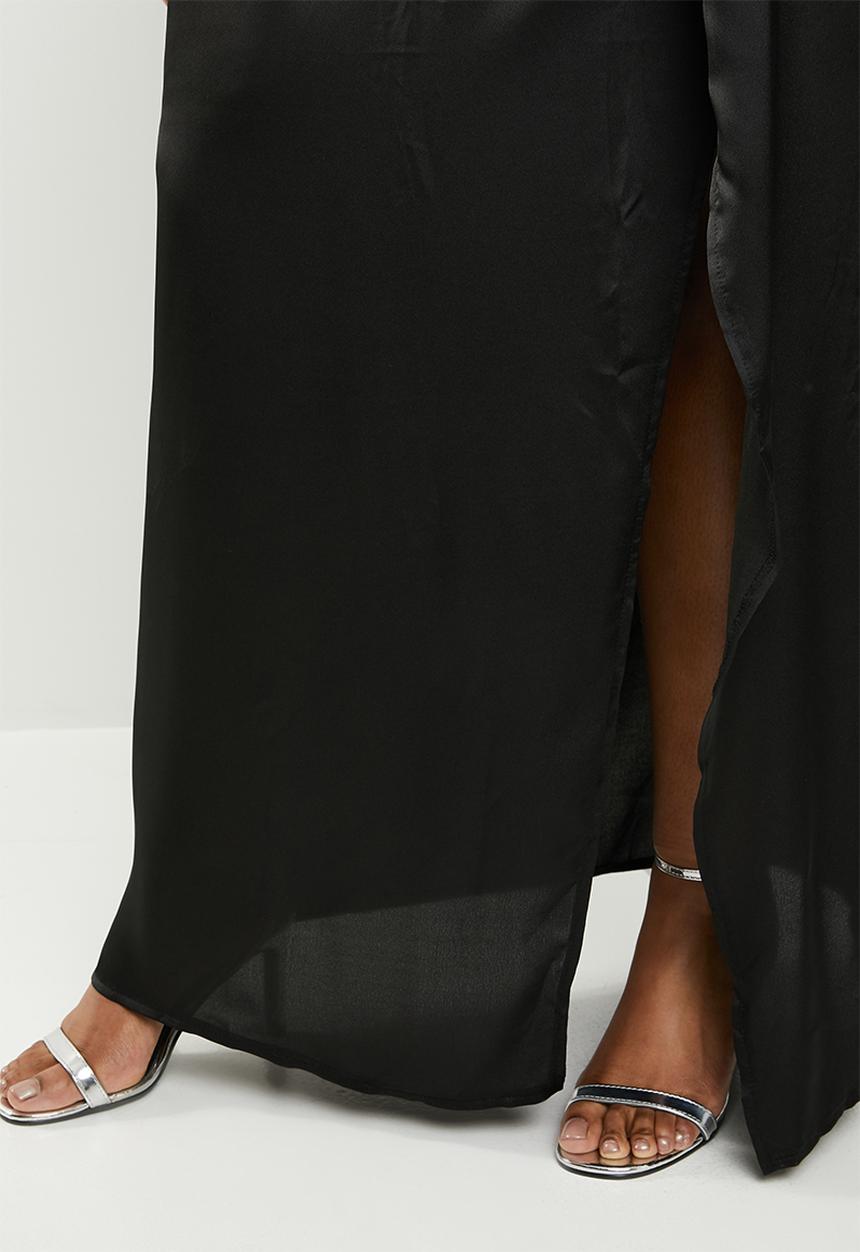 Missguided - Curve satin split maxi dress - black