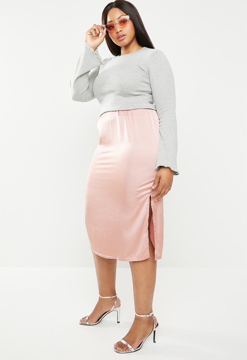 Missguided - Curve stretch satin midi skirt with split - pink