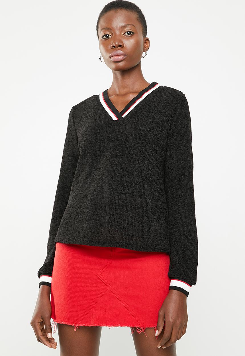 STYLE REPUBLIC - V-neckline chenille sweater - black