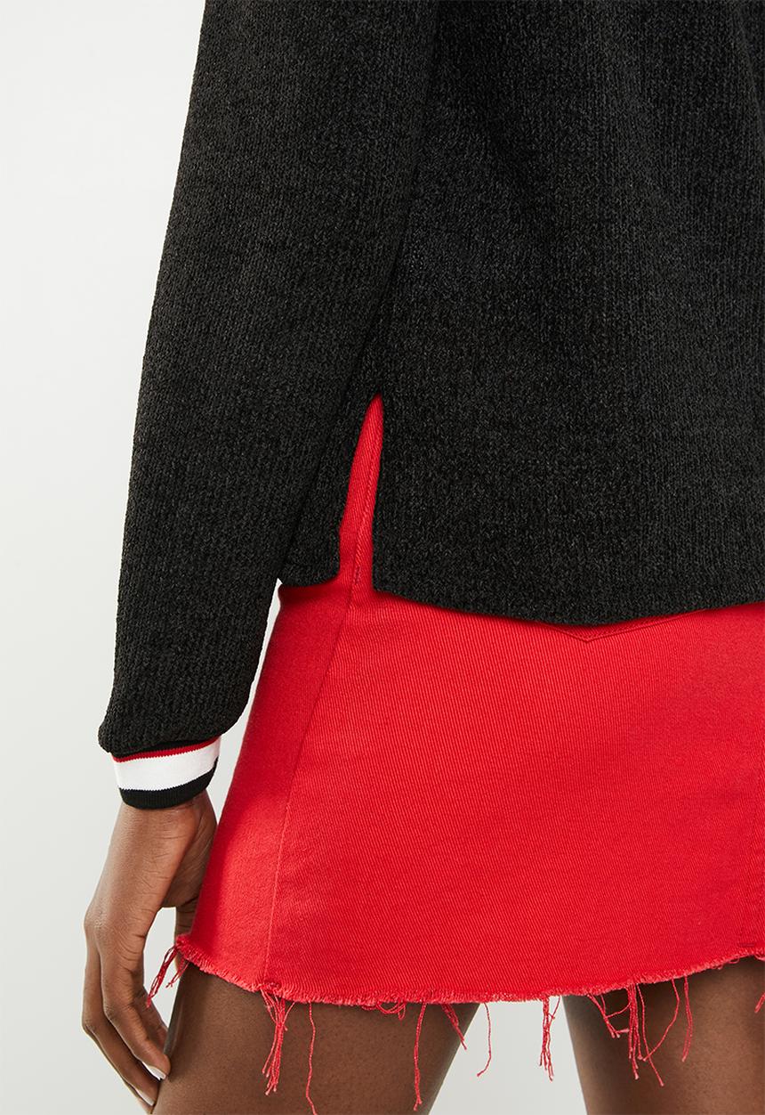 STYLE REPUBLIC - V-neckline chenille sweater - black