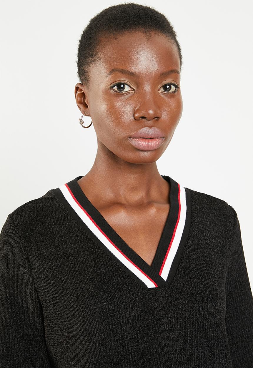 STYLE REPUBLIC - V-neckline chenille sweater - black