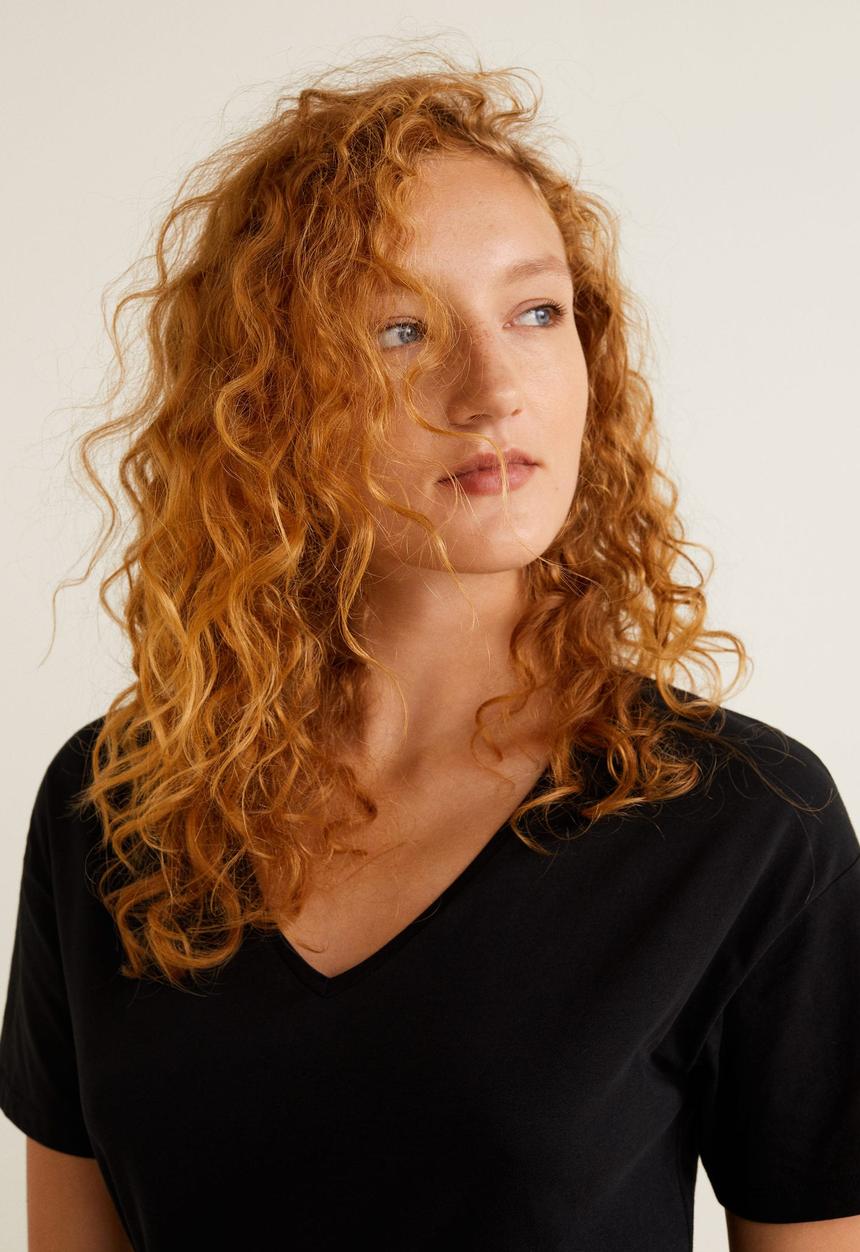 MANGO - V-neck essential T-shirt - black