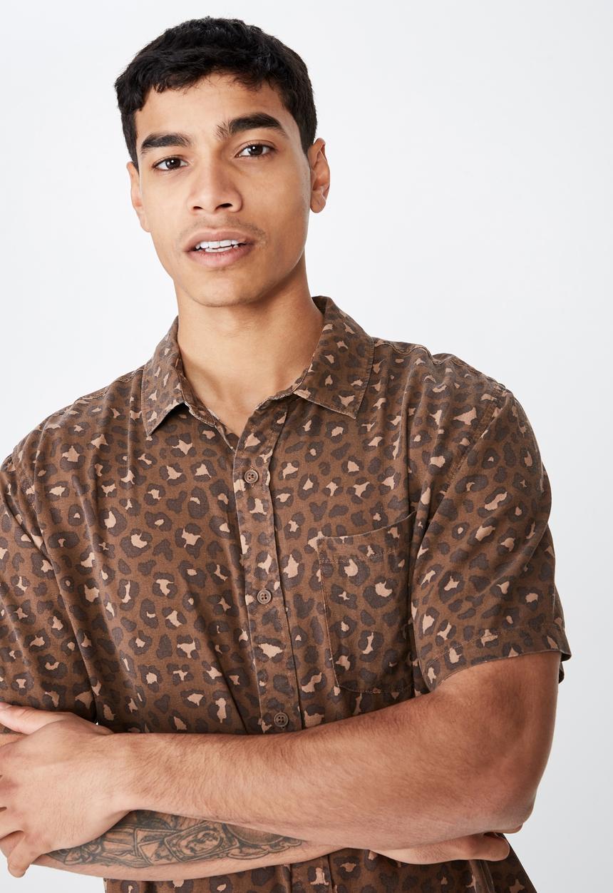 Cotton On - 92 short sleeve shirt - brown & beige 