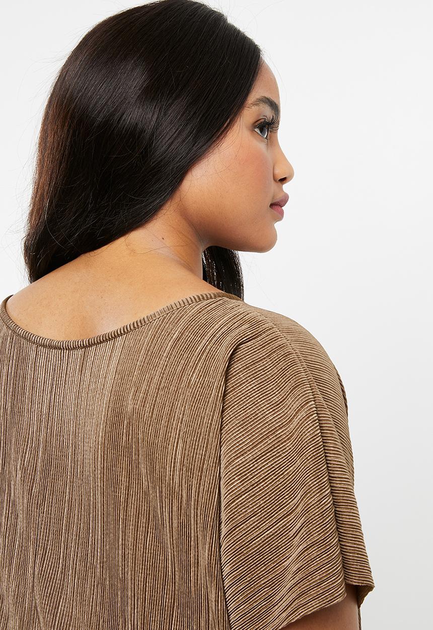 Superbalist - Boxy plisse tee - brown