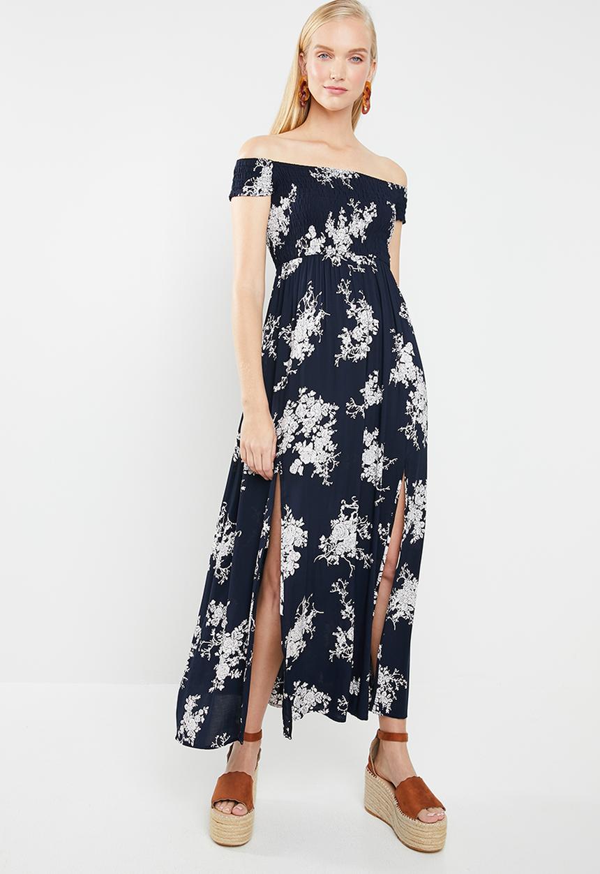 Revenge - Off shoulder maxi with side slit detail - navy & white 