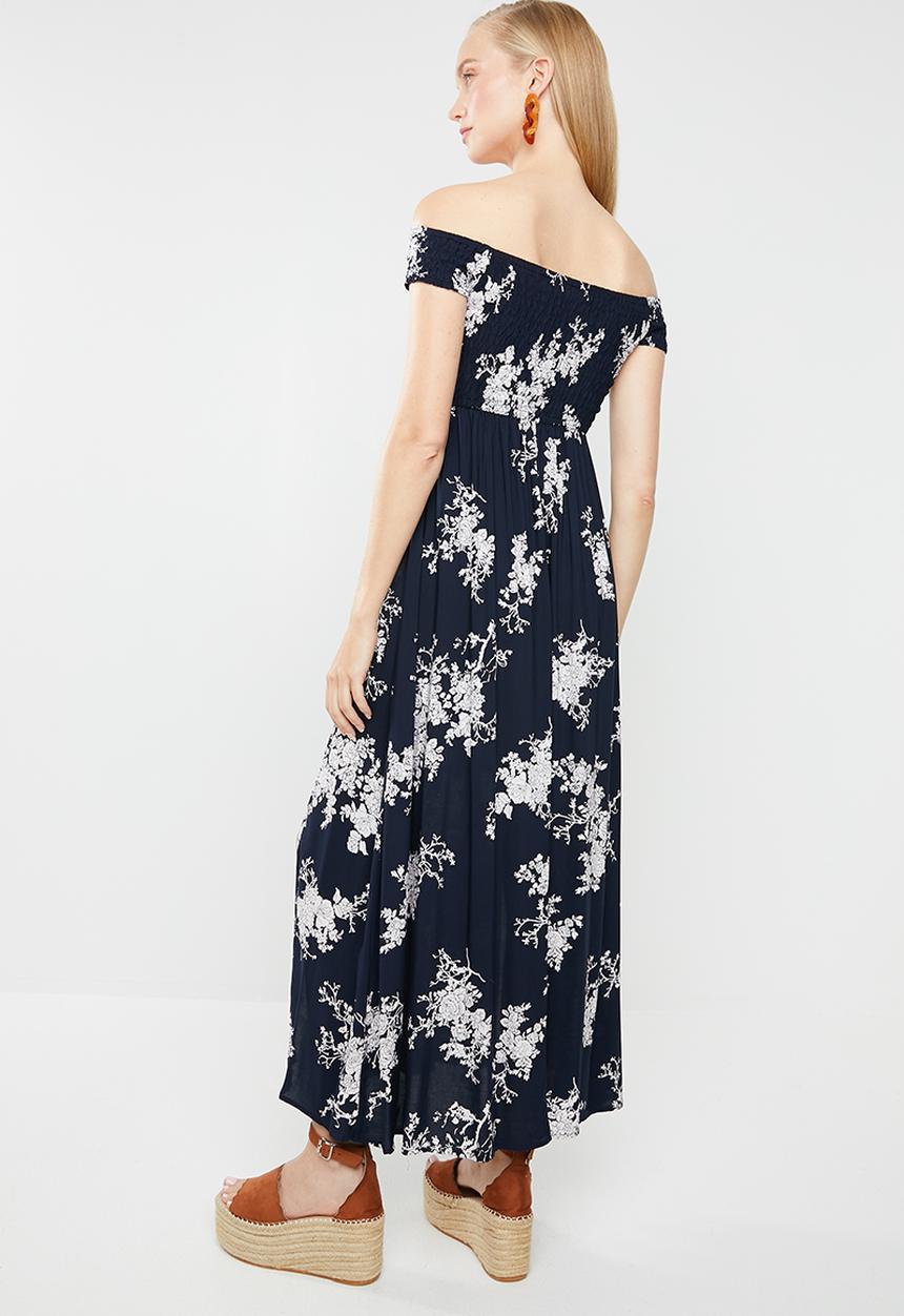 Revenge - Off shoulder maxi with side slit detail - navy & white 
