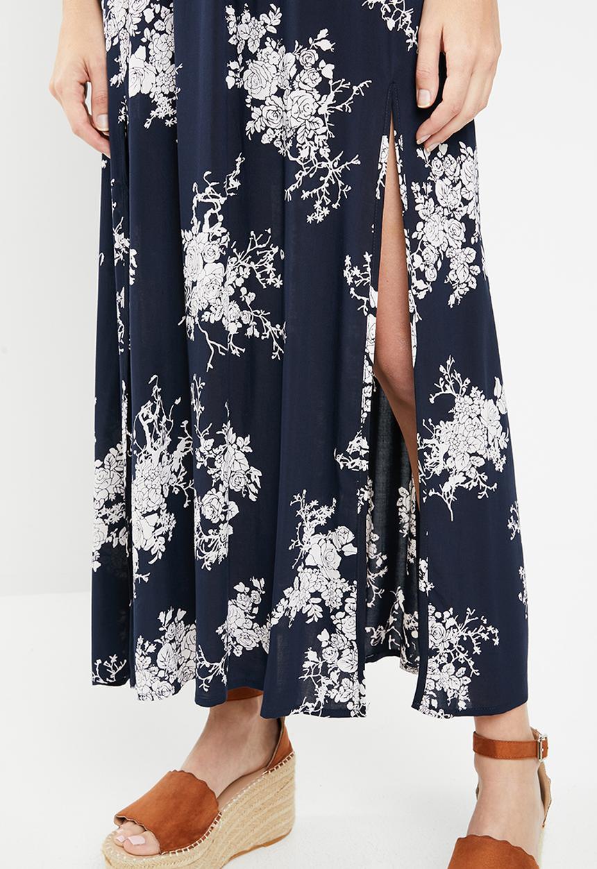 Revenge - Off shoulder maxi with side slit detail - navy & white 