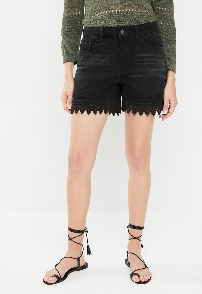 Jacqueline de Yong - Vera denim shorts with lace trim - black