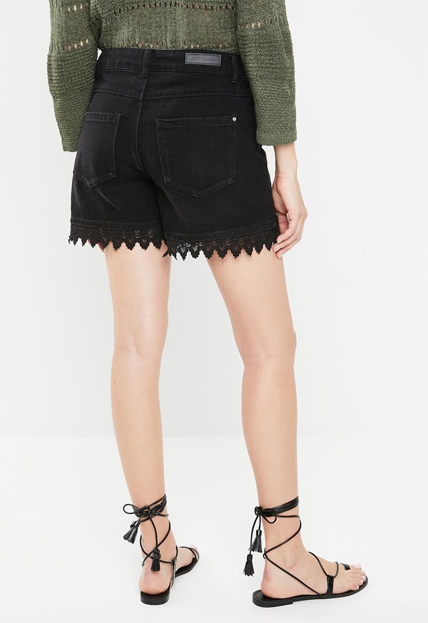 Jacqueline de Yong - Vera denim shorts with lace trim - black
