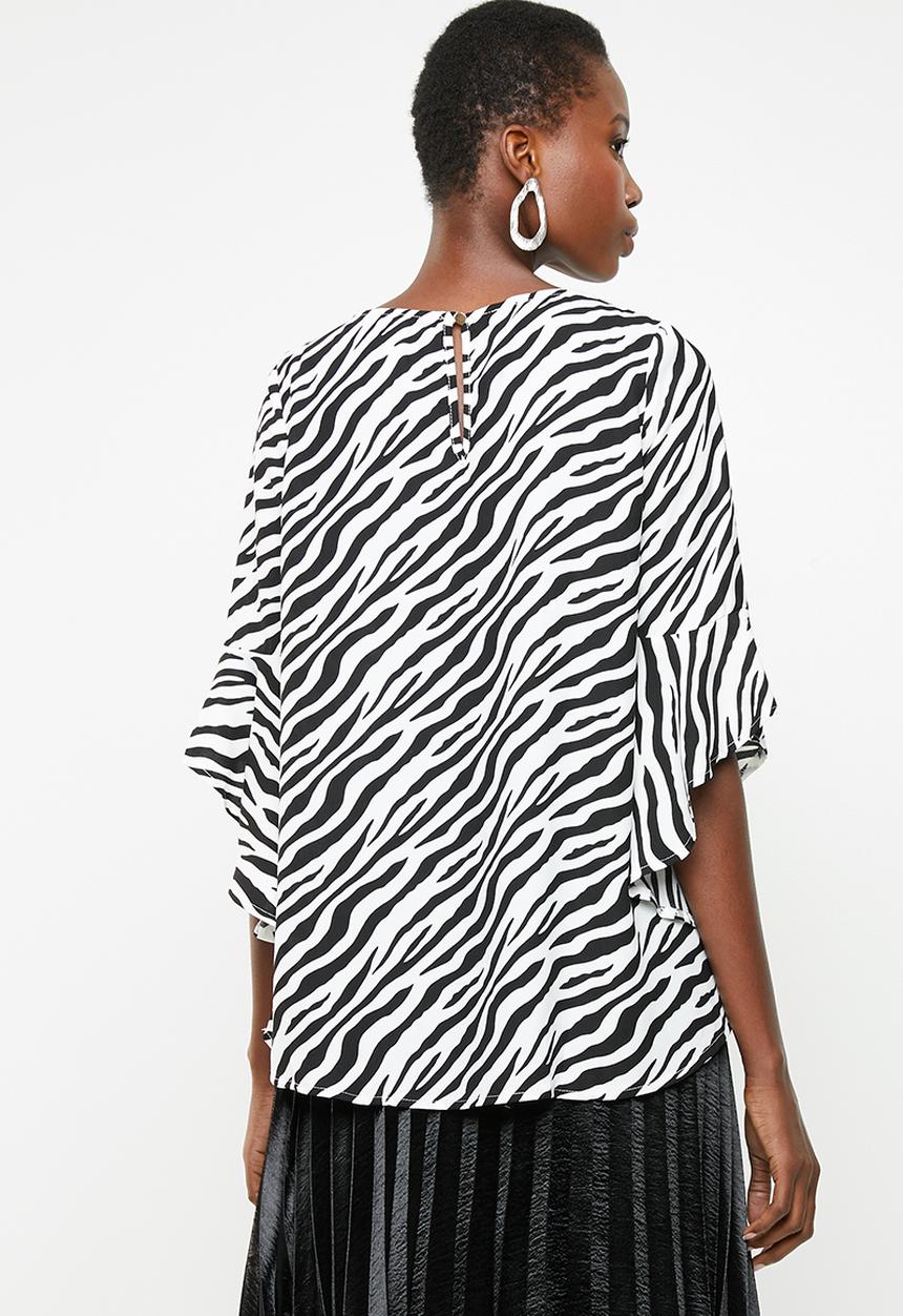 Revenge - Flutter sleeve blouse - black & white 