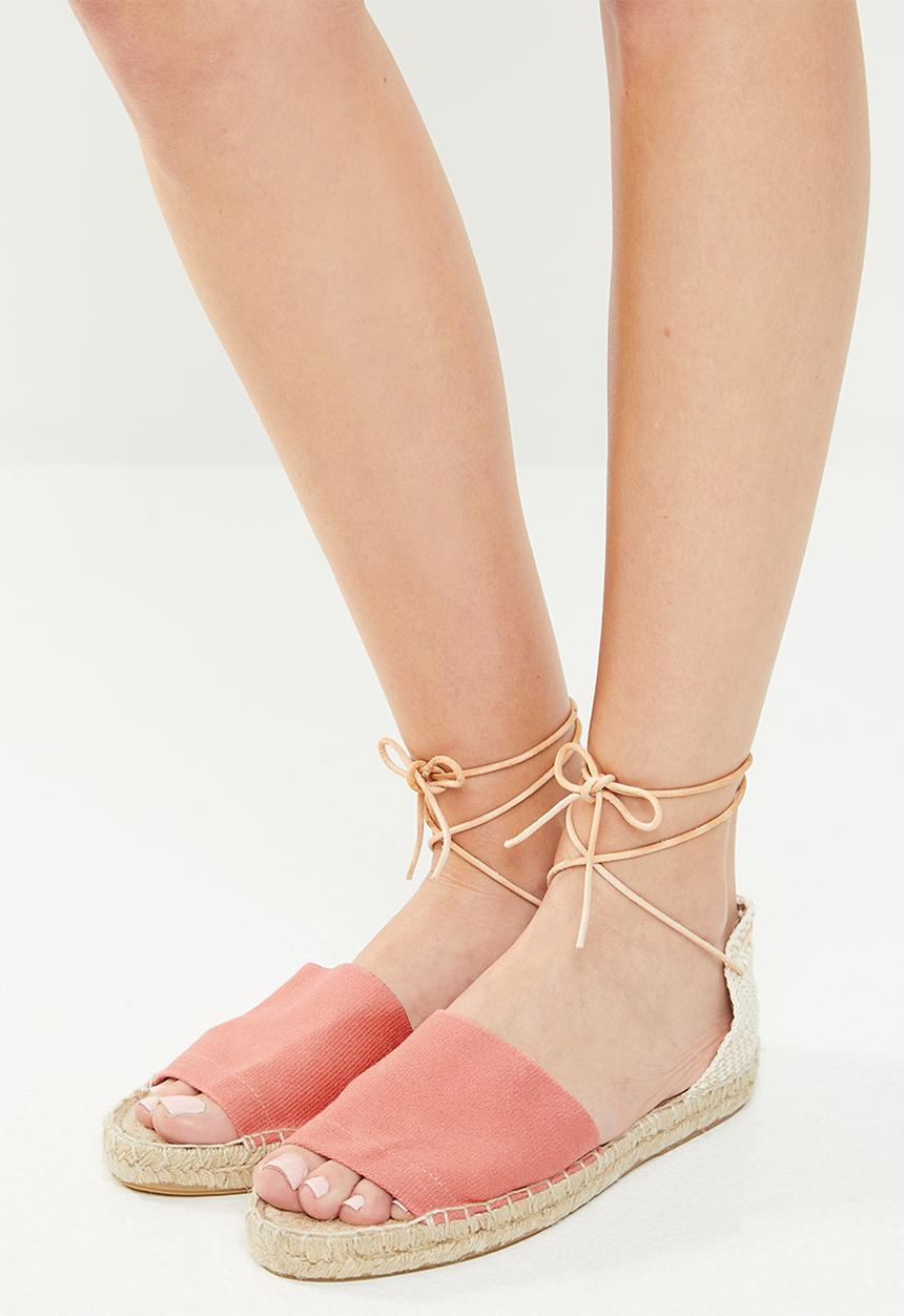 Espadril - Peep toe espadrille w leather cord - coral