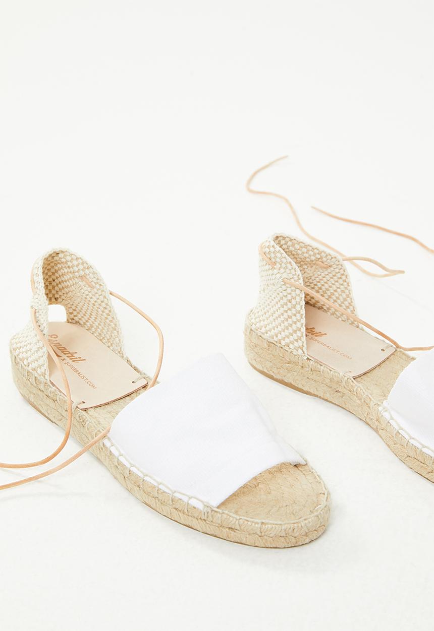 Espadril - Peep toe espadrille w leather cord - white