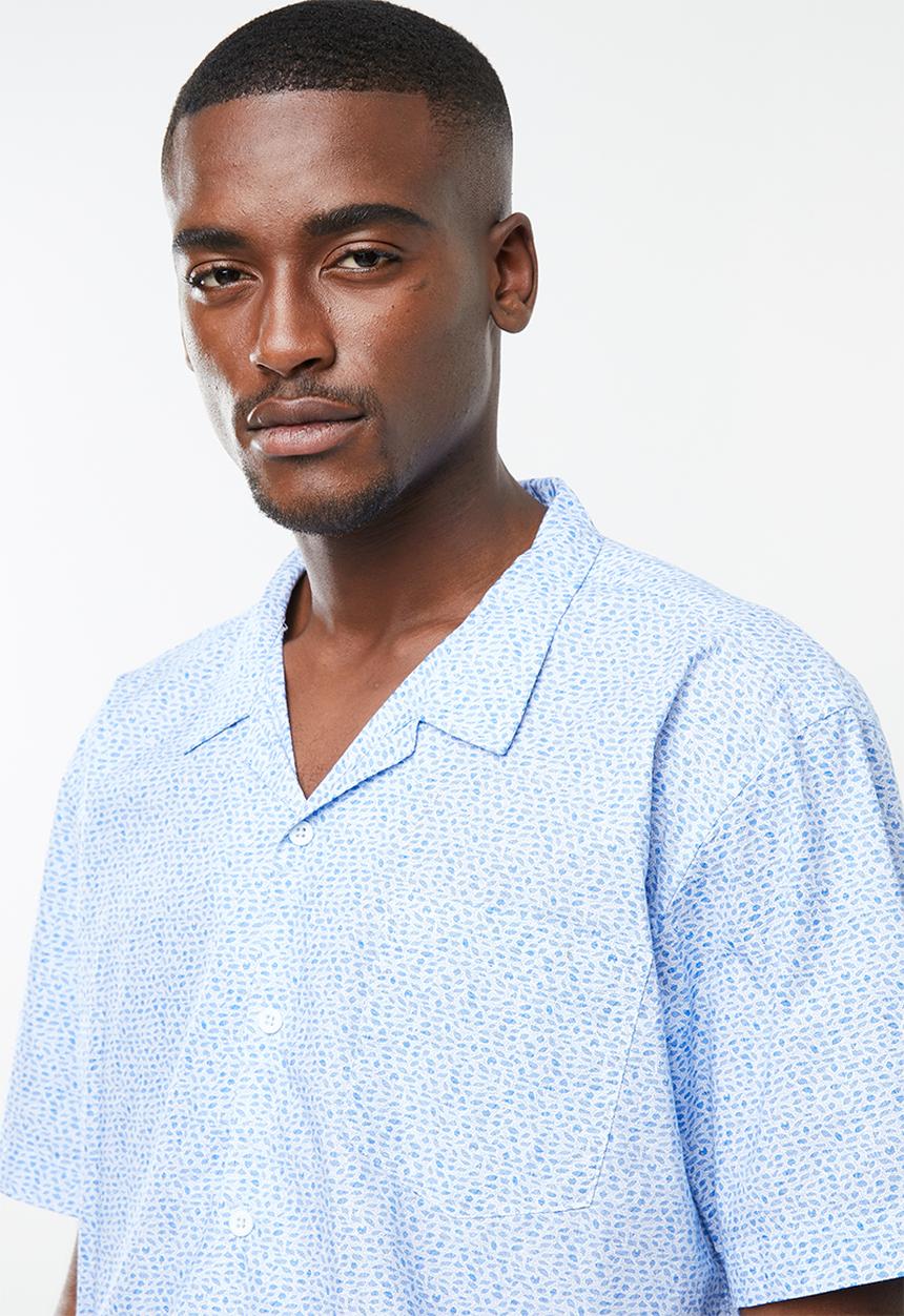 STYLE REPUBLIC - Vacay short sleeve shirt - blue & white