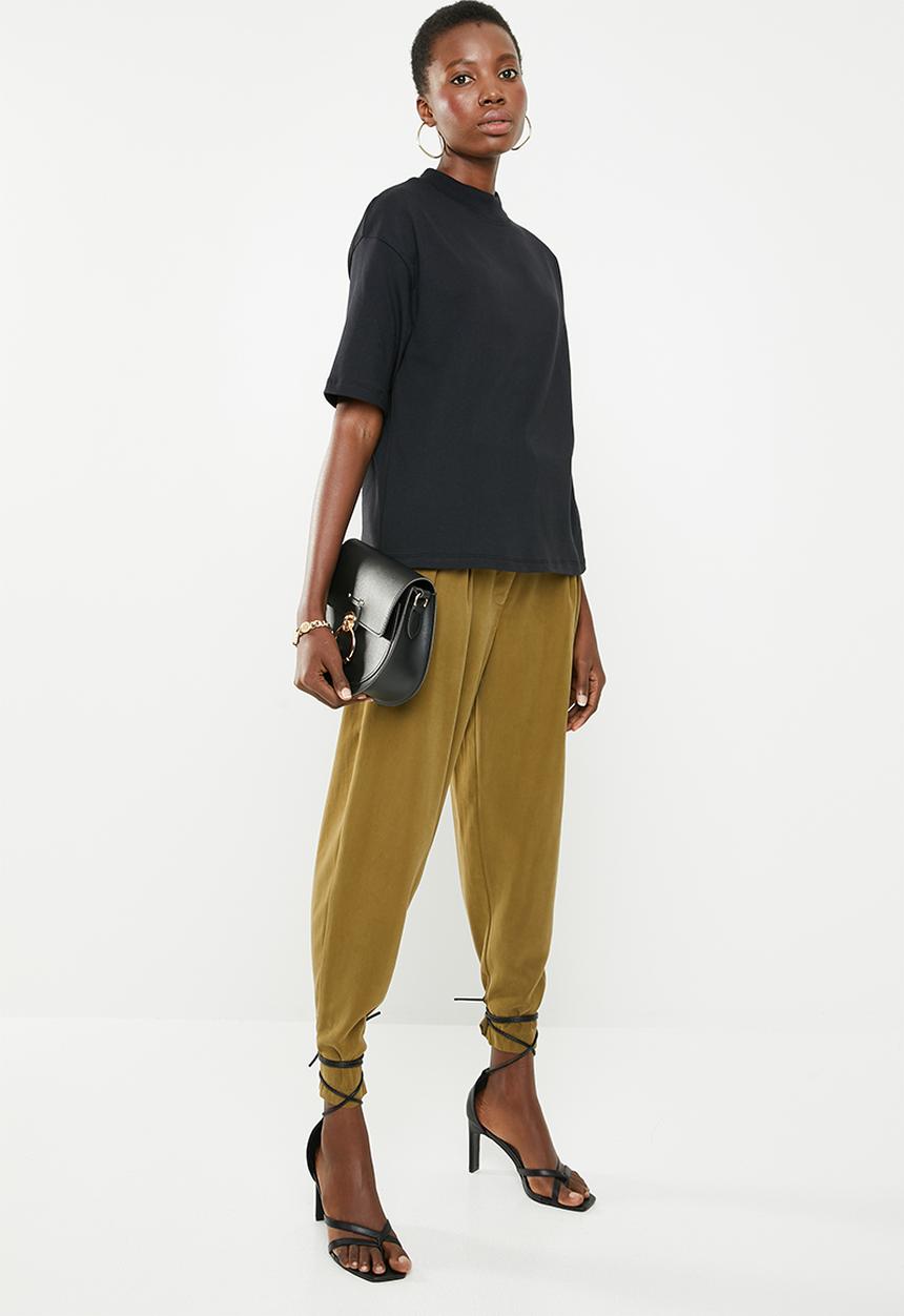 Superbalist - Hi neck grown on sleeve tee - black