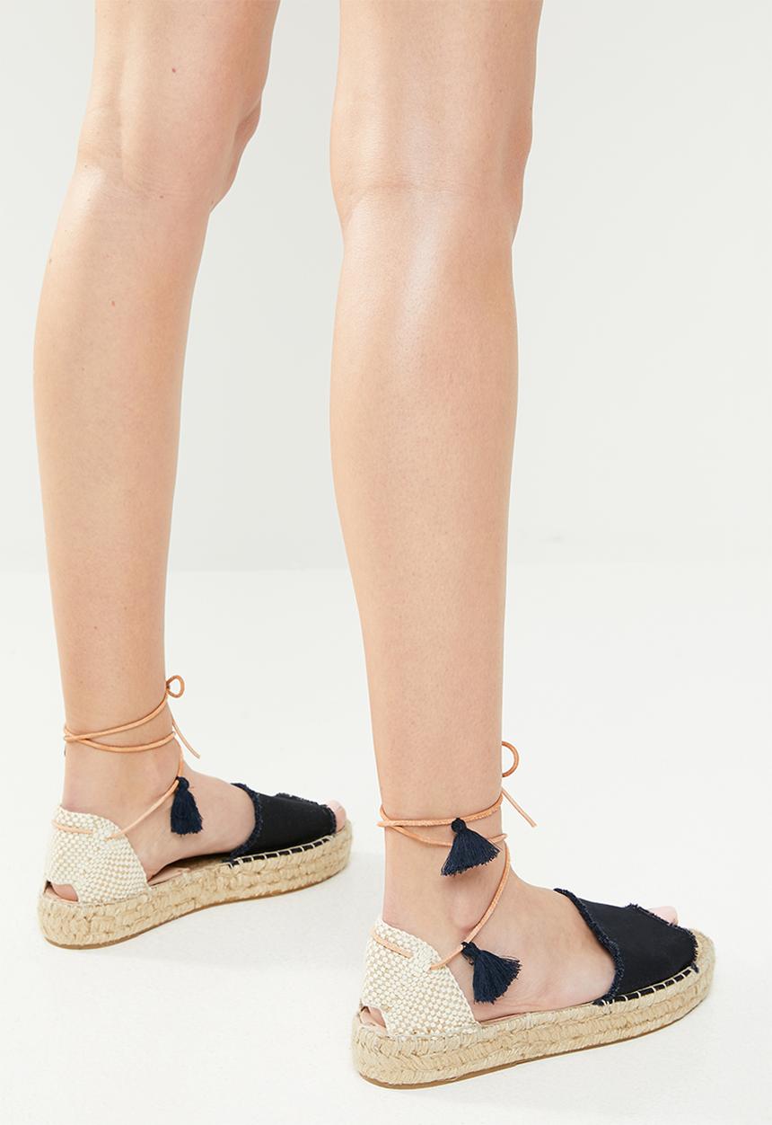 Espadril - Frayed peep toe espadrille w tassel tie - navy