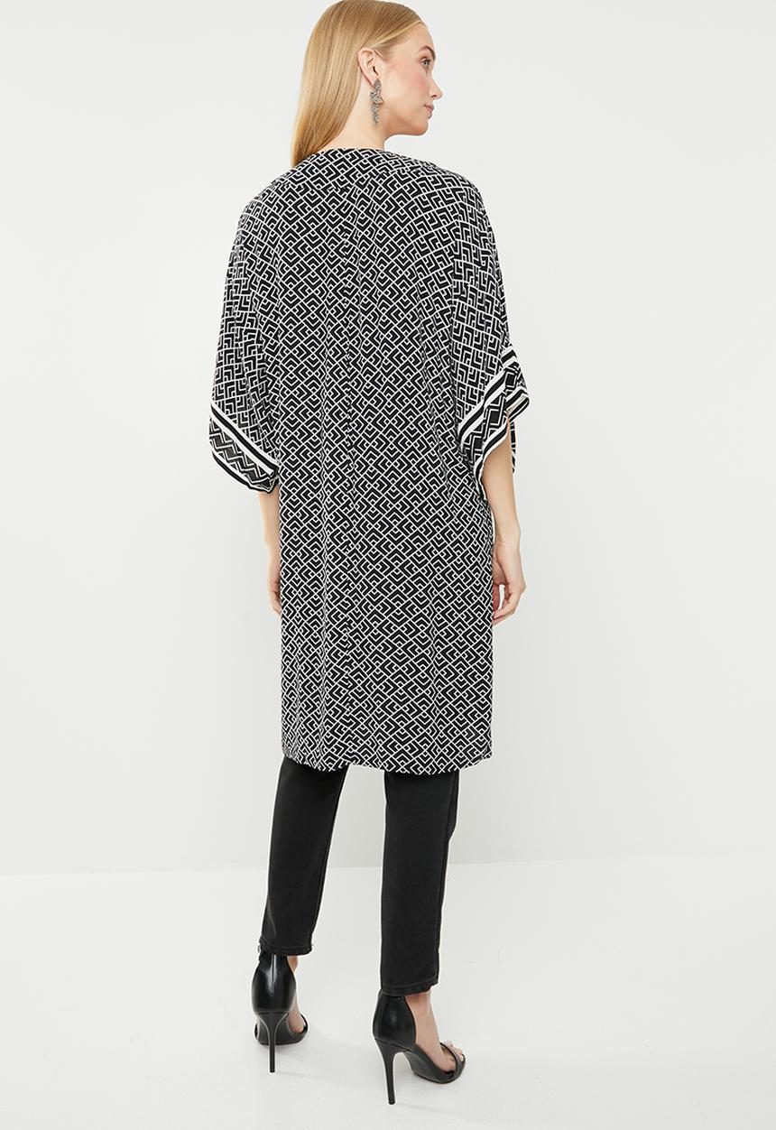 Jacqueline de Yong - Jackie 3/4 length kimono - black