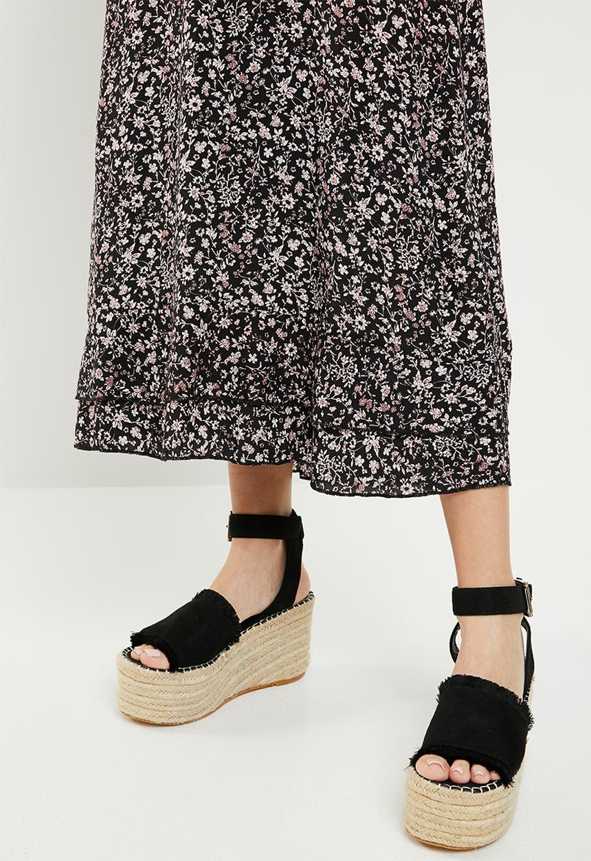 Revenge - V front empire line maxi - black & pink