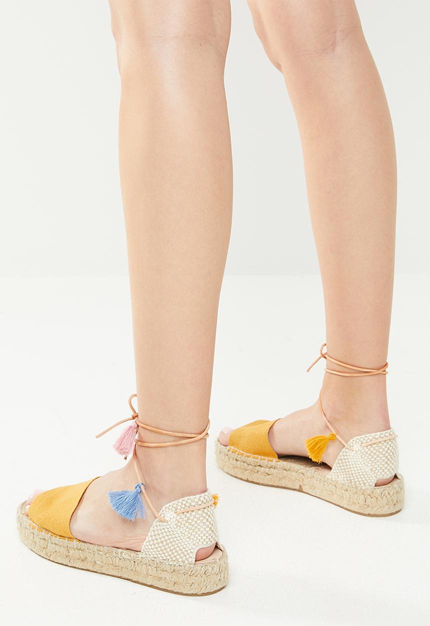 Espadril - Peep toe espadrille w tassel cord - mustard