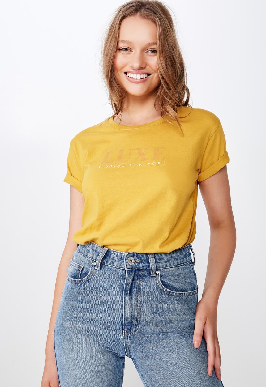 Cotton On - Classic slogan T-shirt luxe studio - yellow 
