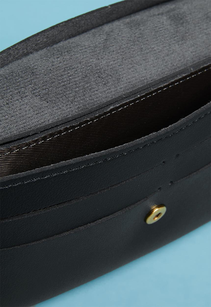 Superbalist - Button detail purse - black