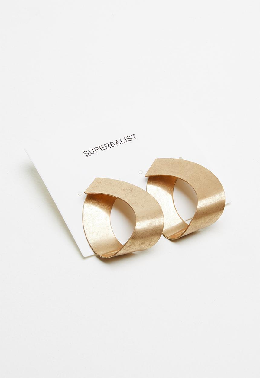 Superbalist - Curved statement earrings - gold