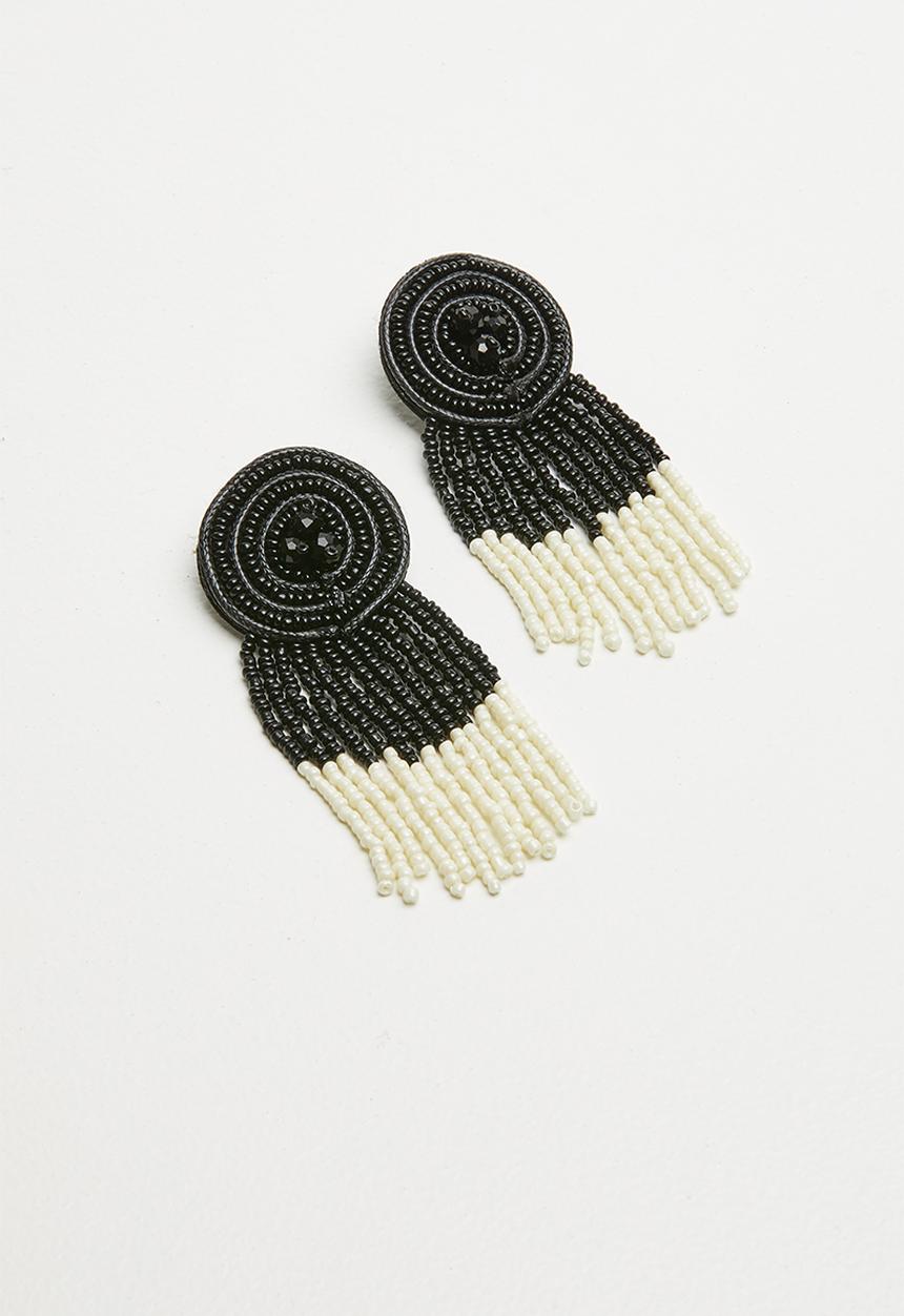 Superbalist - Beaded drop earrings - black & white