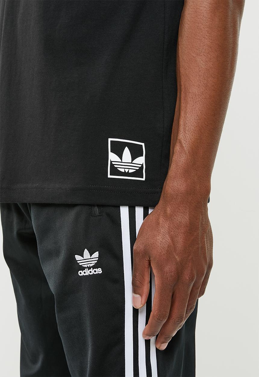 adidas Originals - Bodega logo tee - black