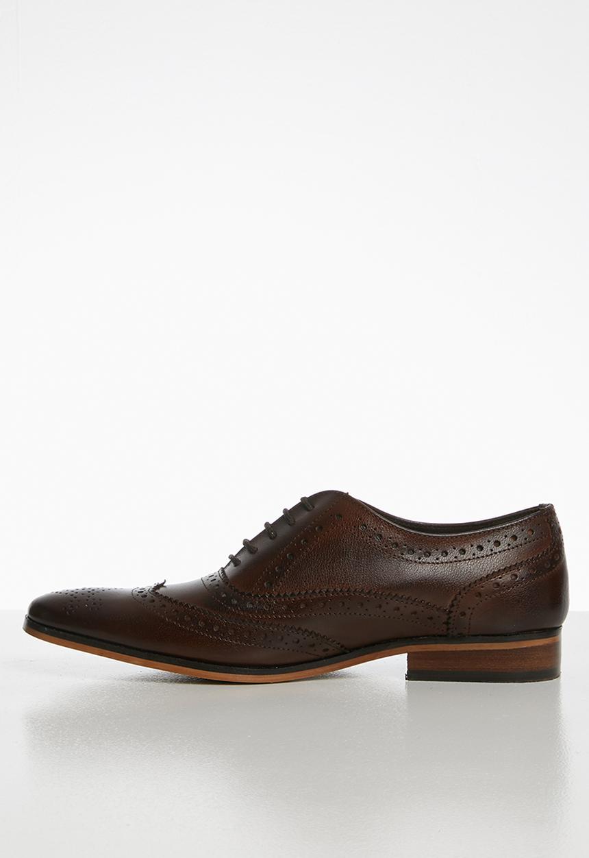Superbalist - Oliver leather brogue - brown