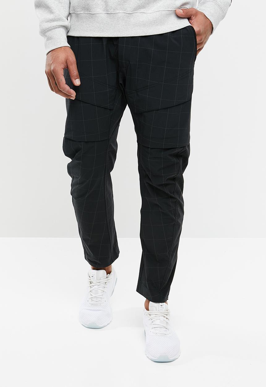Nike - Nike sportswear tech pack cargo pants - black