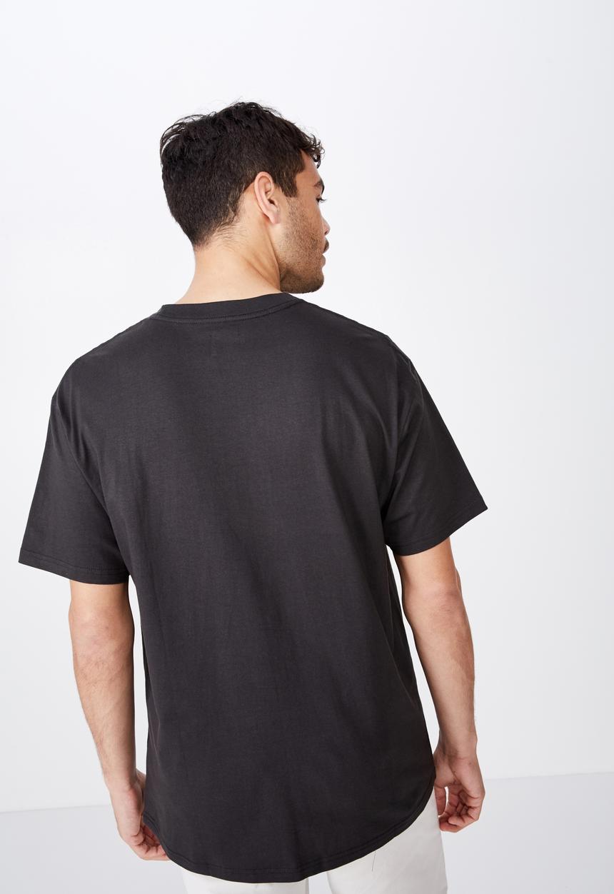 Cotton On - Strange times pocket dylan tee - black