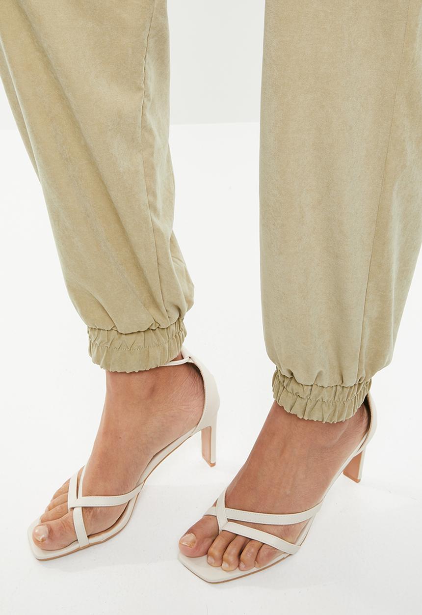 Missguided - Sandy nylon pocket buckle detail cargo trouser - brown