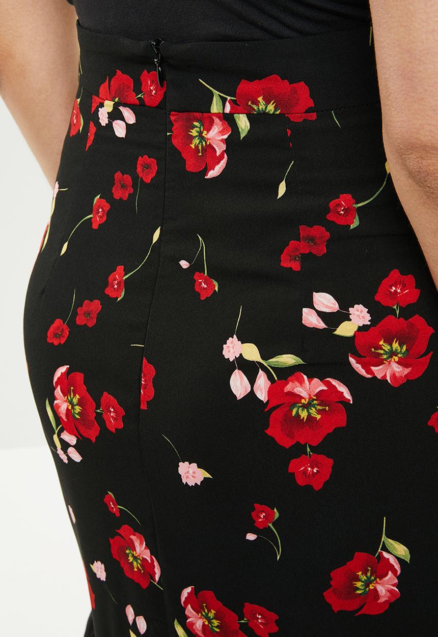 Missguided - Floral button front midi skirt - black & red 