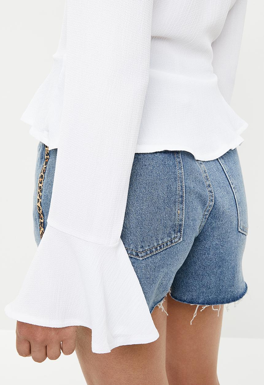 Missguided - Button down peplum hem blouse - white